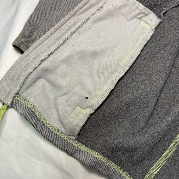 2/$20 The North Face Girls Small Grey Zip Up Hooded Sweatshirt Flower Design - Picture 7 of 8